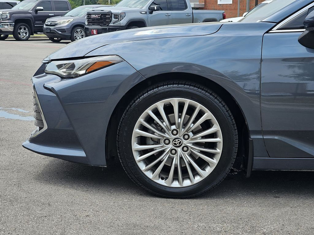 Used 2022 Toyota Avalon Limited FWD image 6