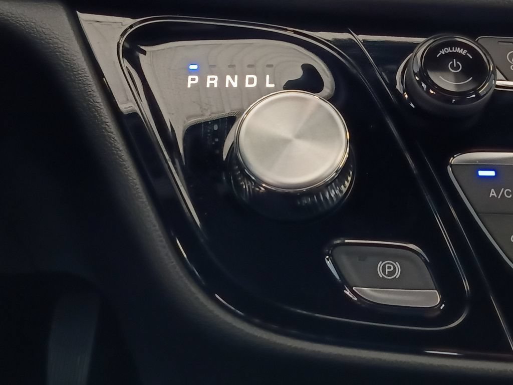 New 2027 Chrysler Pacifica Select FWD image 10