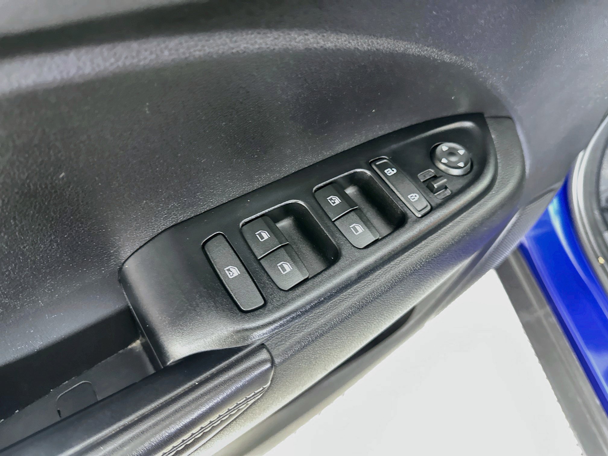 Used 2022 Hyundai Venue Limited FWD image 14