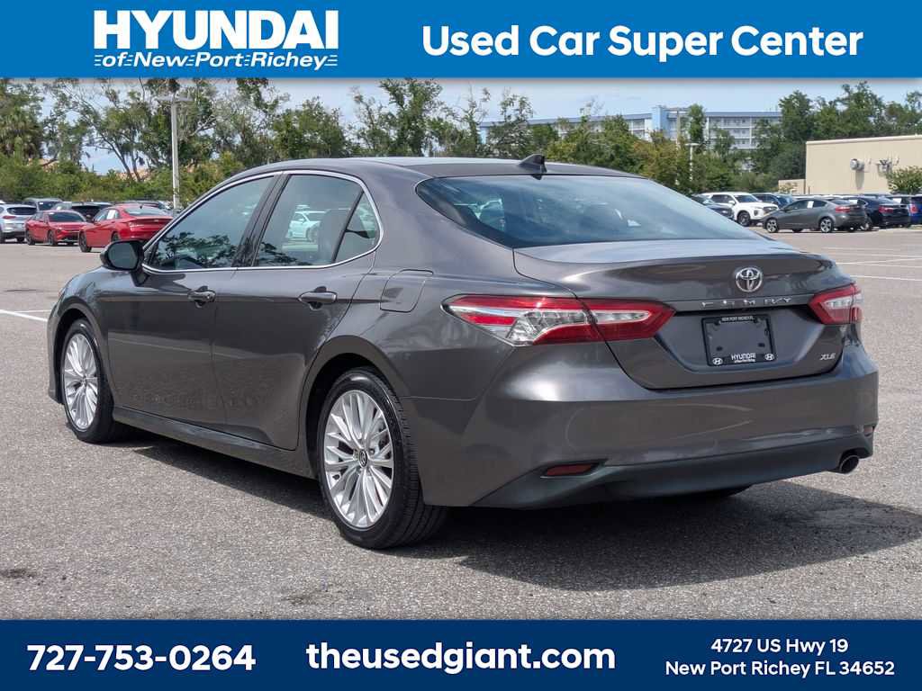 Used 2019 Toyota Camry XLE FWD image 3