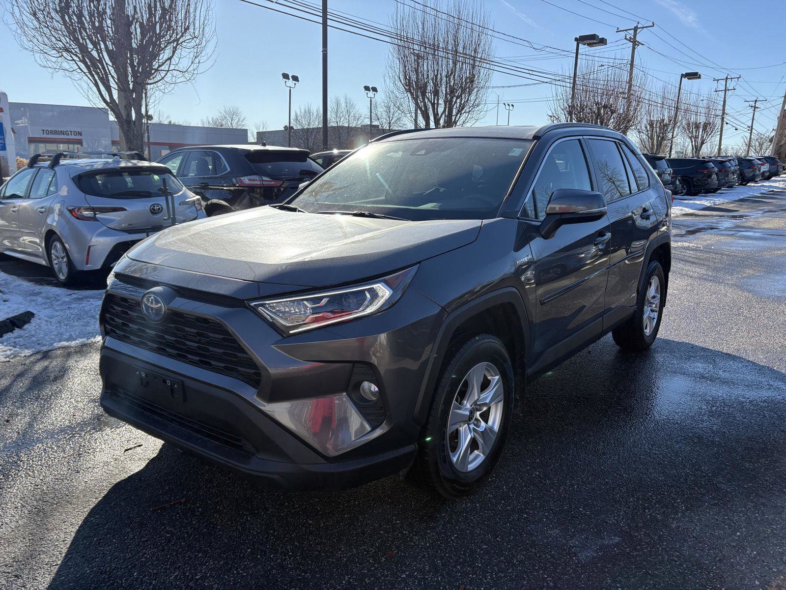 Used 2021 Toyota RAV4 XLE image 3