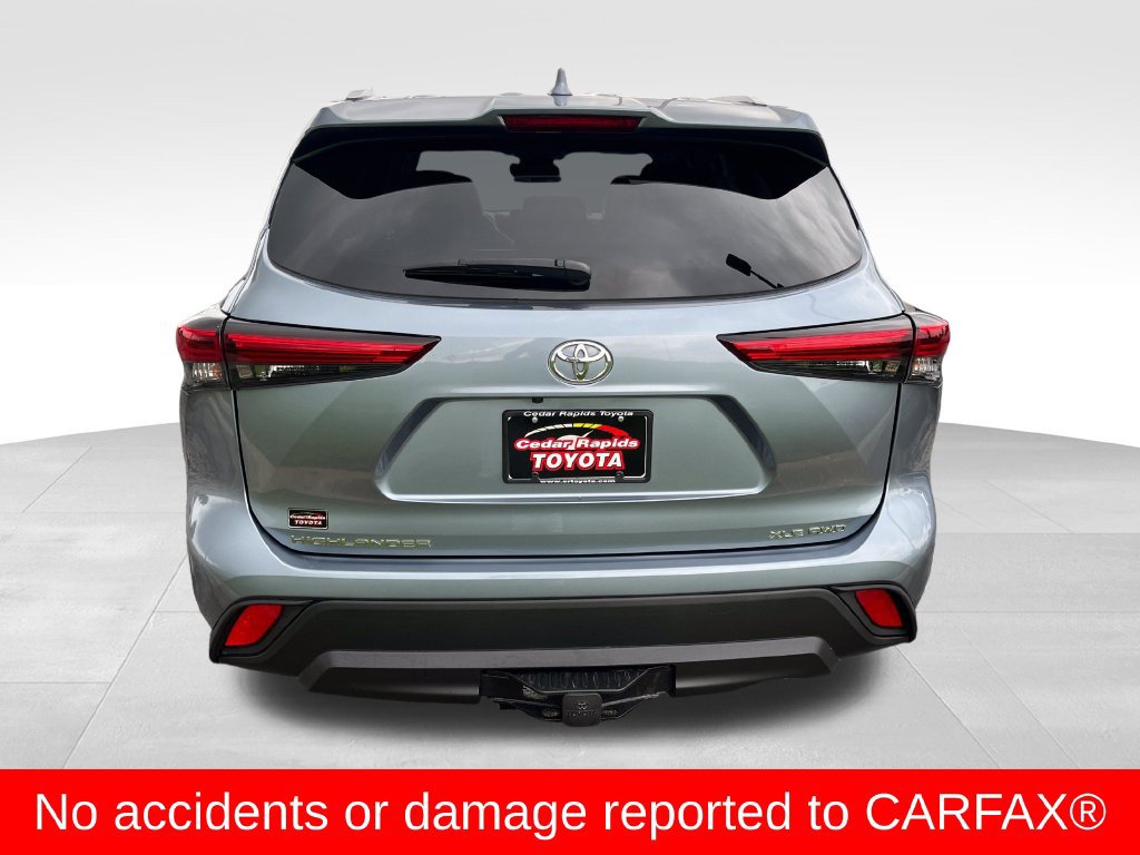 Used 2022 Toyota Highlander XLE AWD/4WD image 4