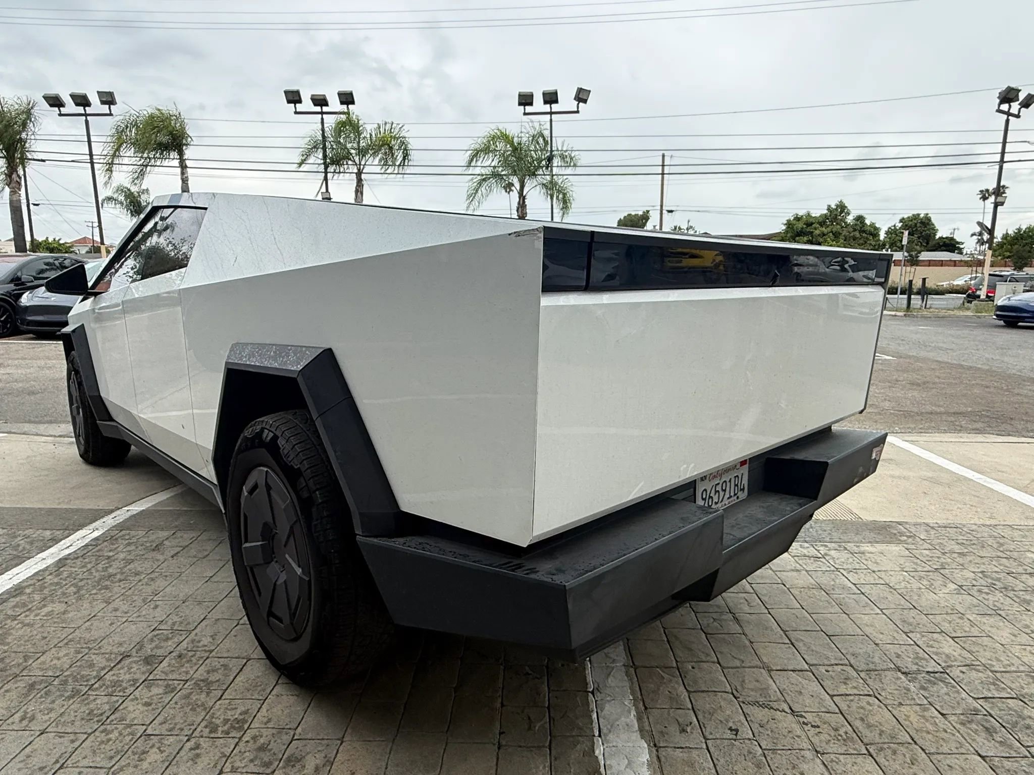 Used 2024 Tesla Cybertruck AWD Crew Cab image 5