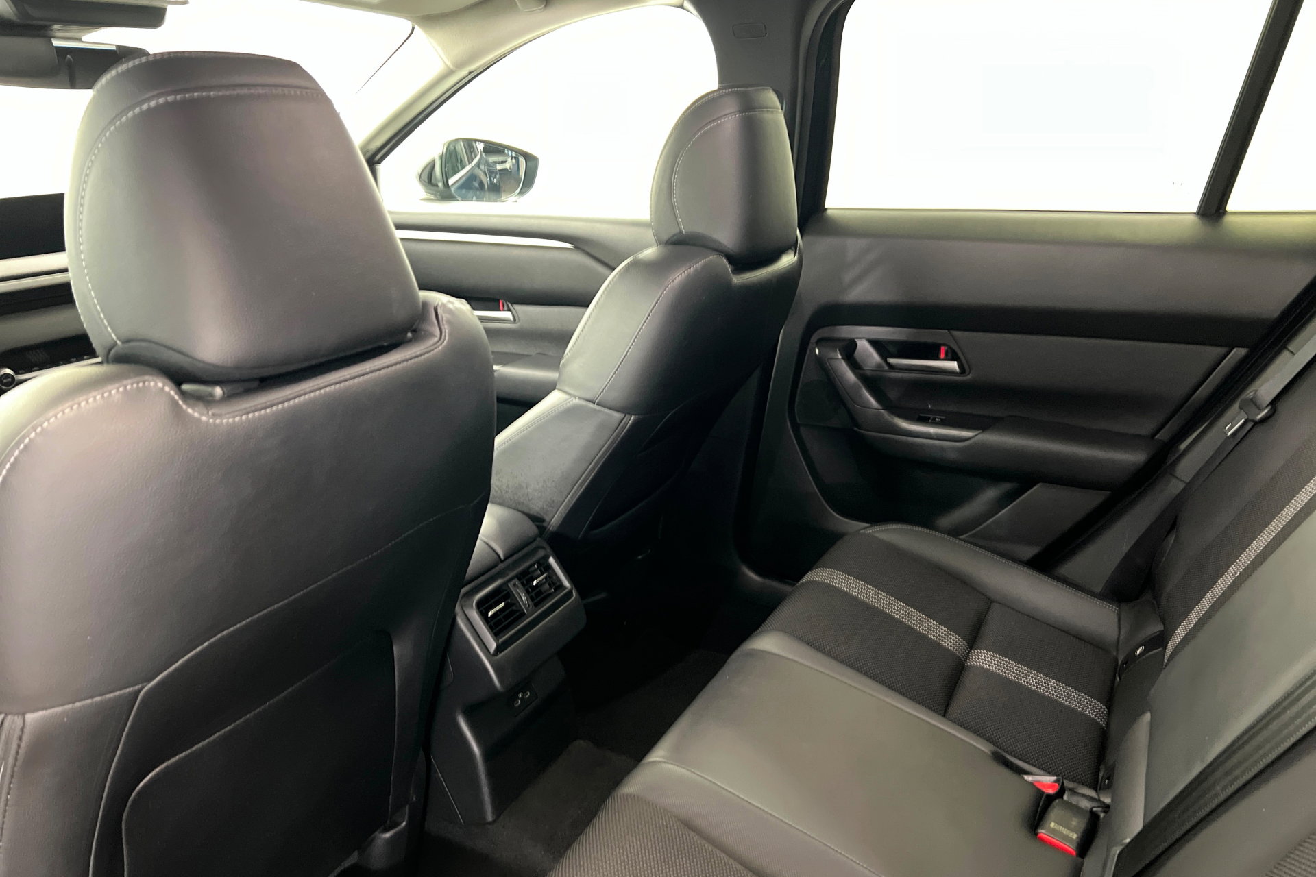 Used 2025 MAZDA CX-50 AWD 2.5 S w/ Preferred Package image 19