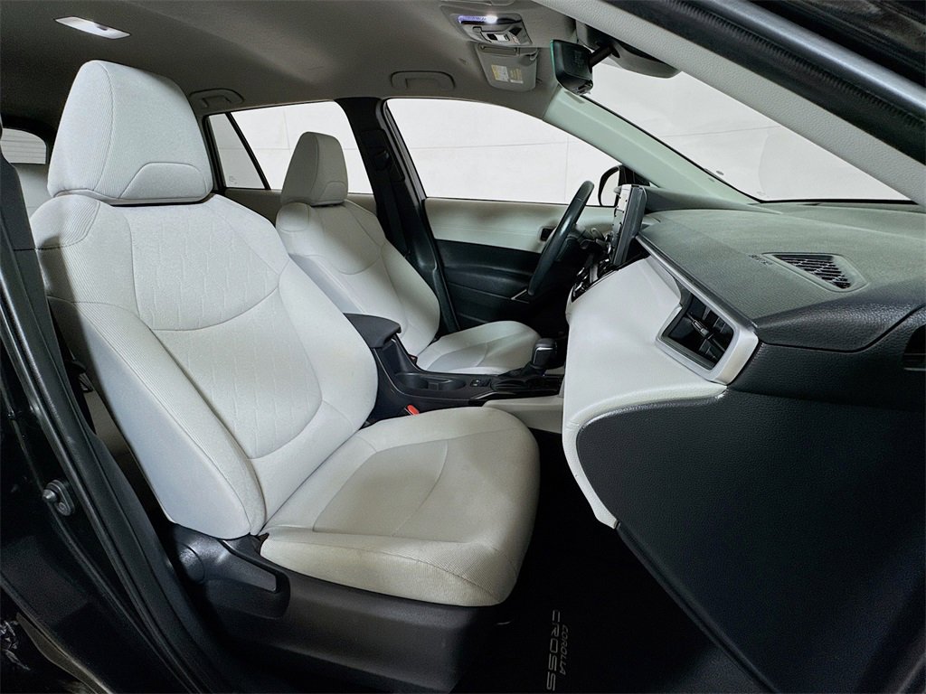 Used 2022 Toyota Corolla Cross LE image 25