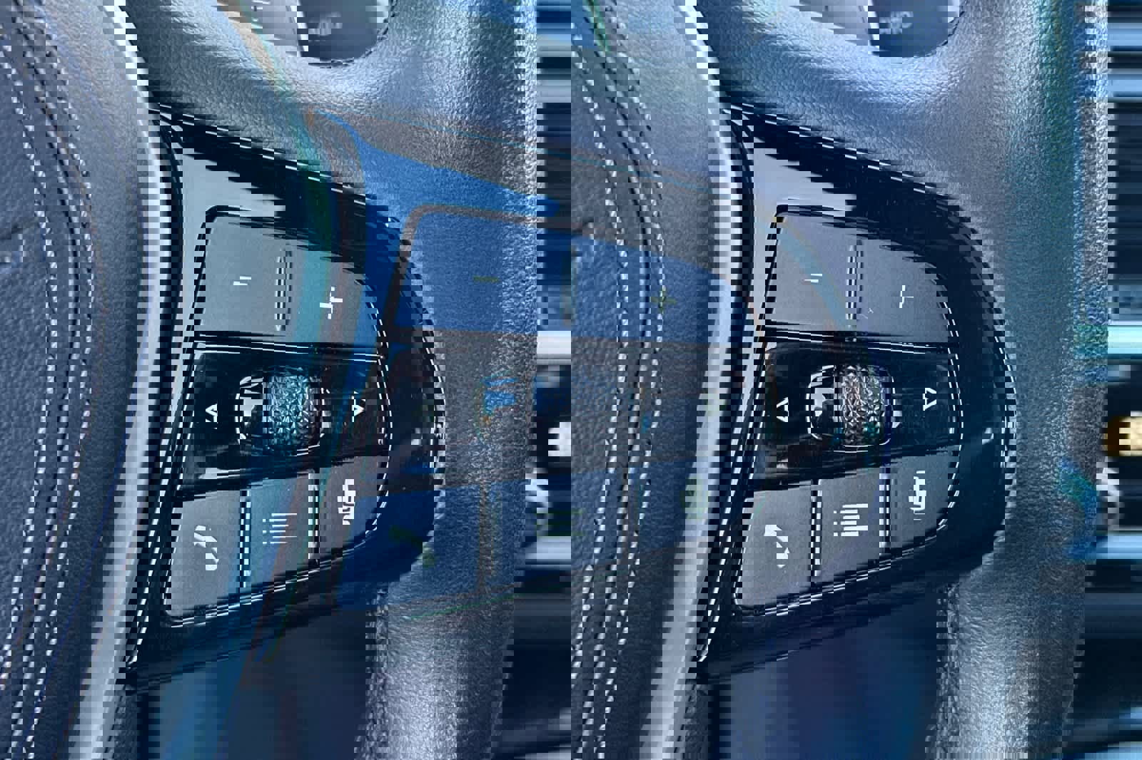 Certified 2023 BMW 530i 530i w/ Convenience Package image 29