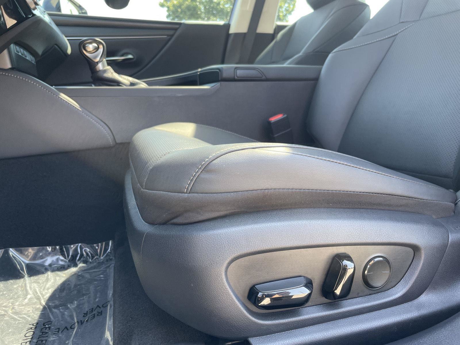 Used 2025 Lexus ES 300h w/ Premium Package FWD image 22