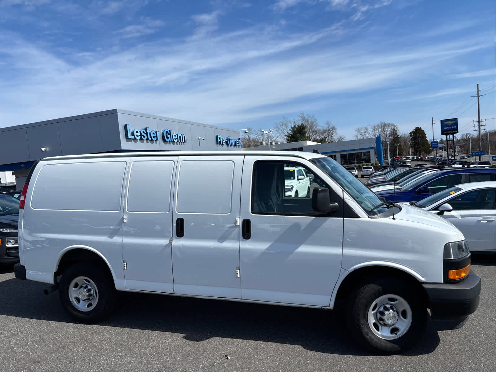 Used 2021 Chevrolet Express 3500 w/ Driver Convenience Package image 3