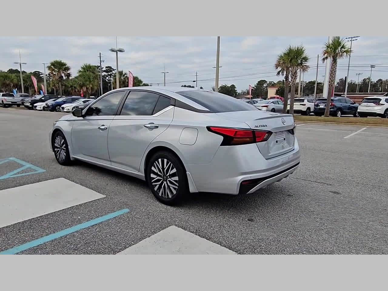 Used 2024 Nissan Altima 2.5 SV image 29