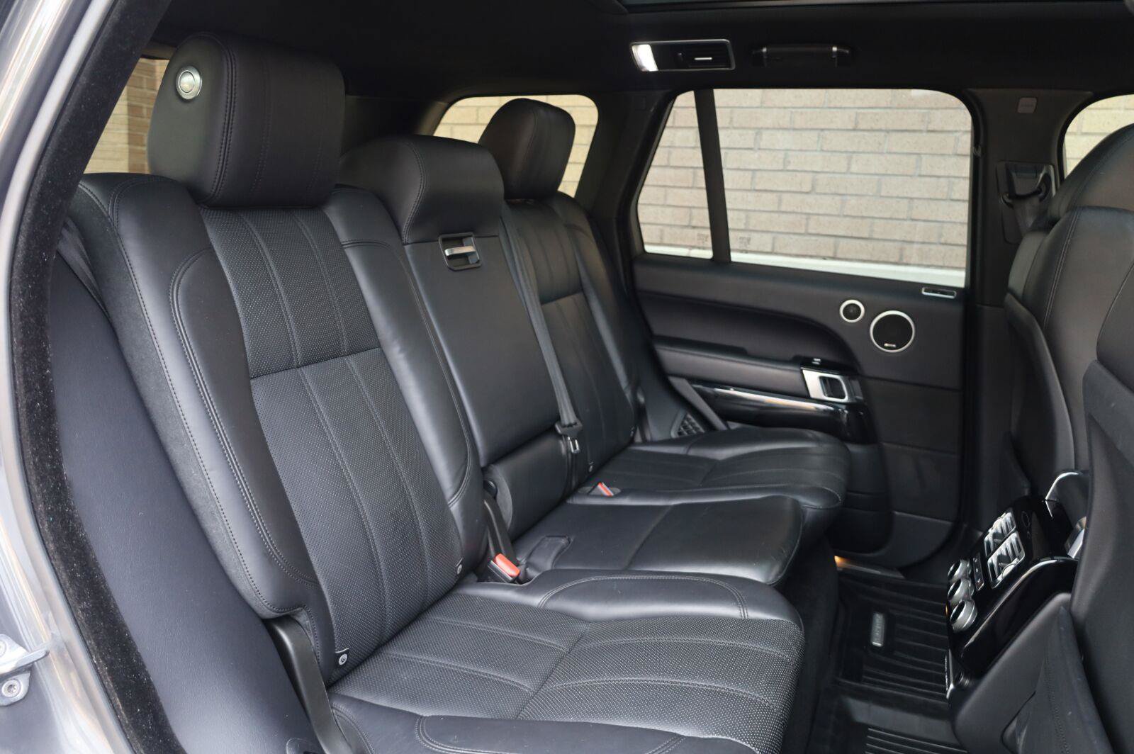 Used 2016 Land Rover Range Rover Supercharged AWD/4WD image 27