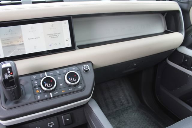 Used 2023 Land Rover Defender 90 X-Dynamic SE image 15