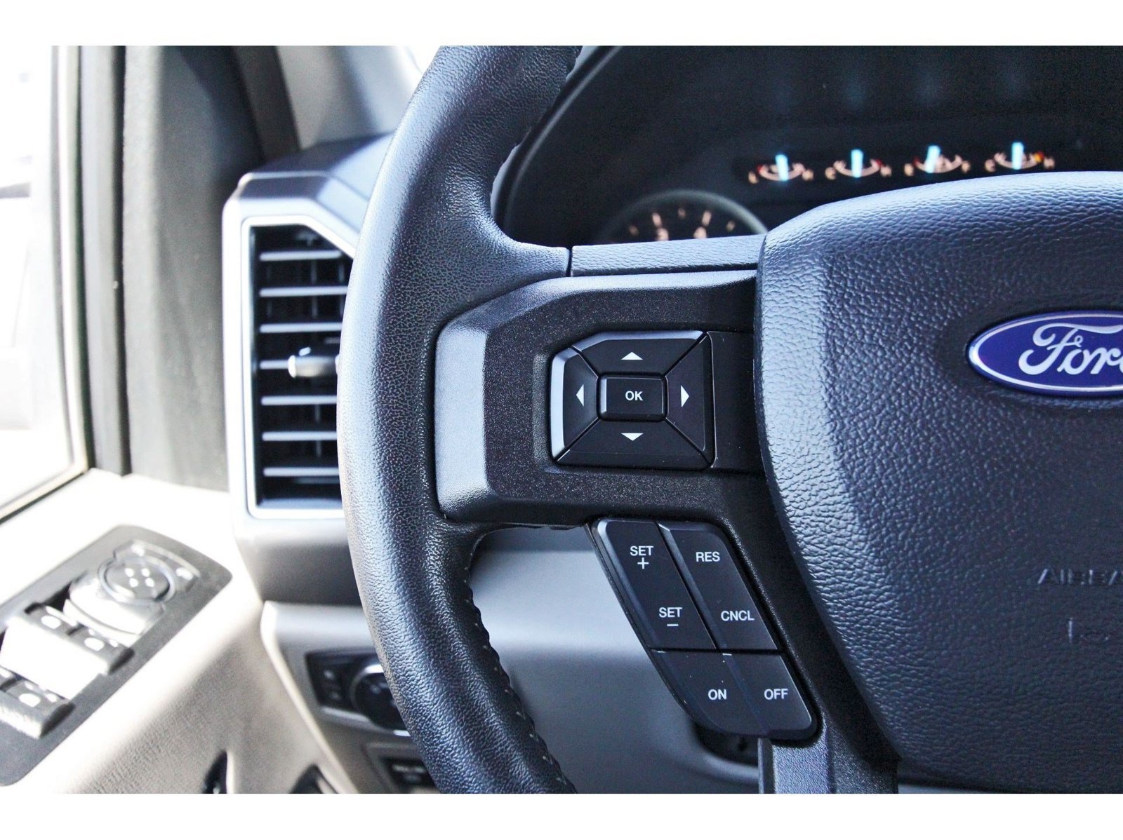 Used 2019 Ford F150 XLT w/ Equipment Group 302A Luxury AWD/4WD image 22