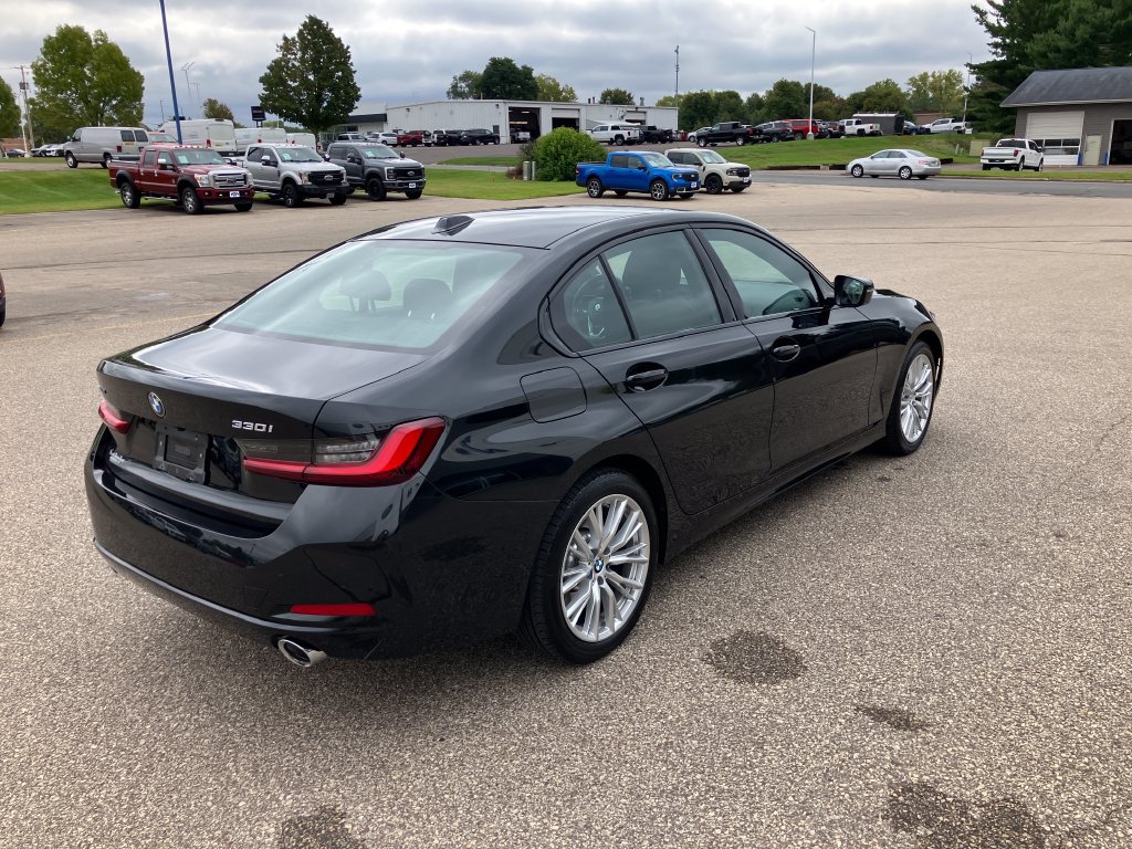 Used 2023 BMW 330i xDrive Sedan w/ Driving Assistance Package AWD/4WD image 7