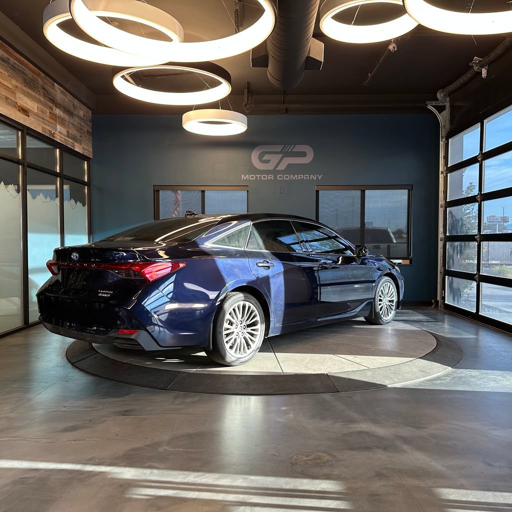 Used 2022 Toyota Avalon Limited w/ Advanced Safety Package FWD image 3