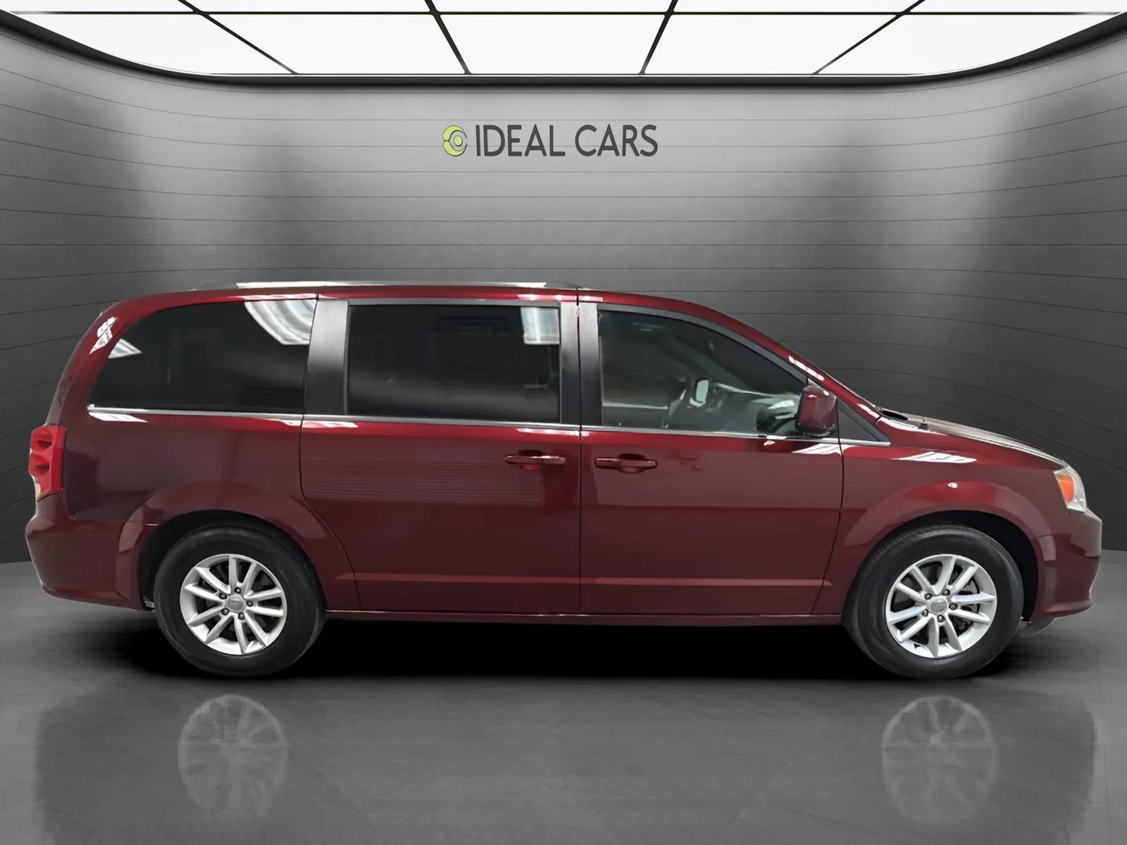 Used 2018 Dodge Grand Caravan SXT FWD image 4