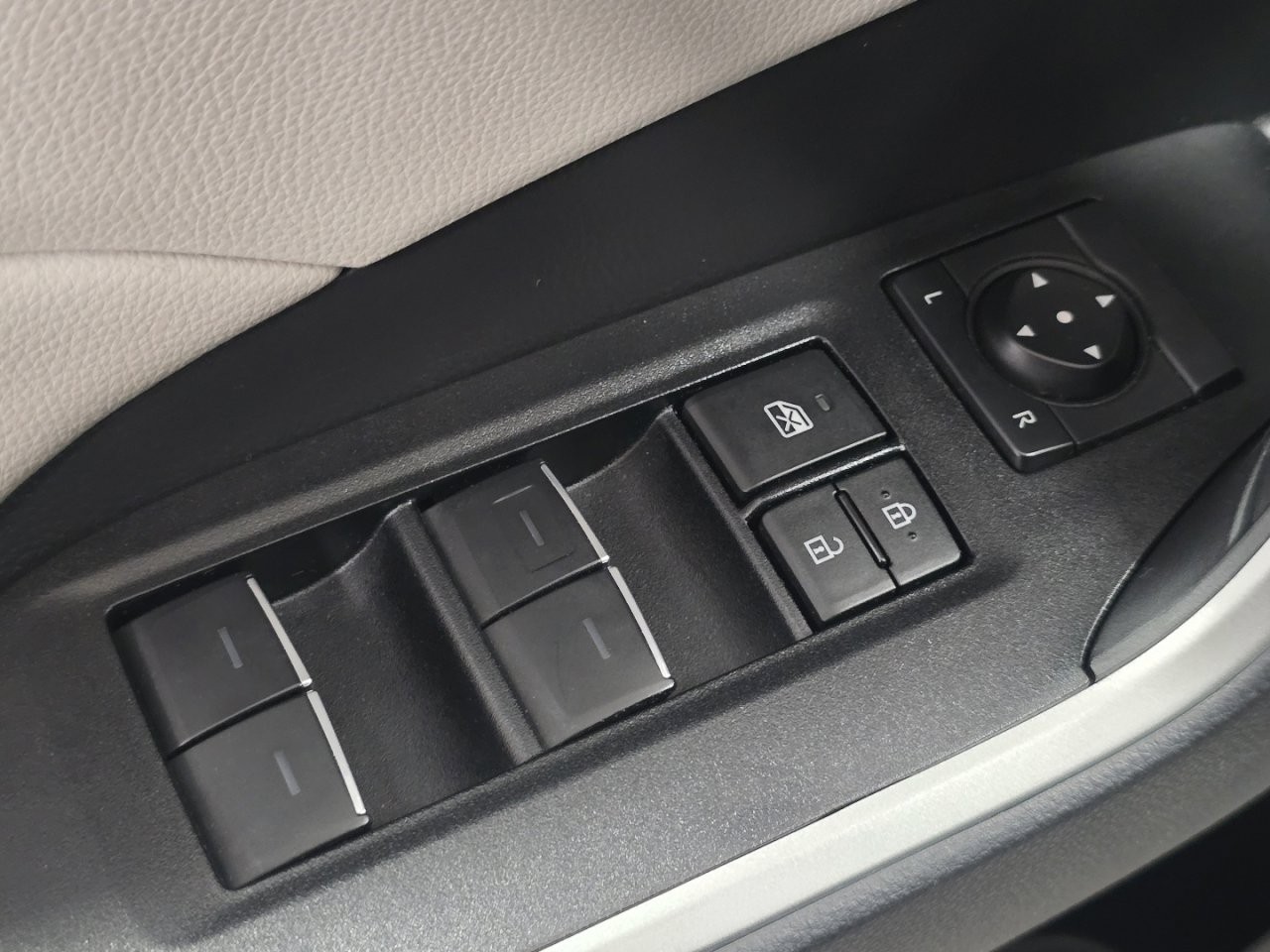 Certified 2025 Toyota RAV4 XLE w/ Convenience Package image 27