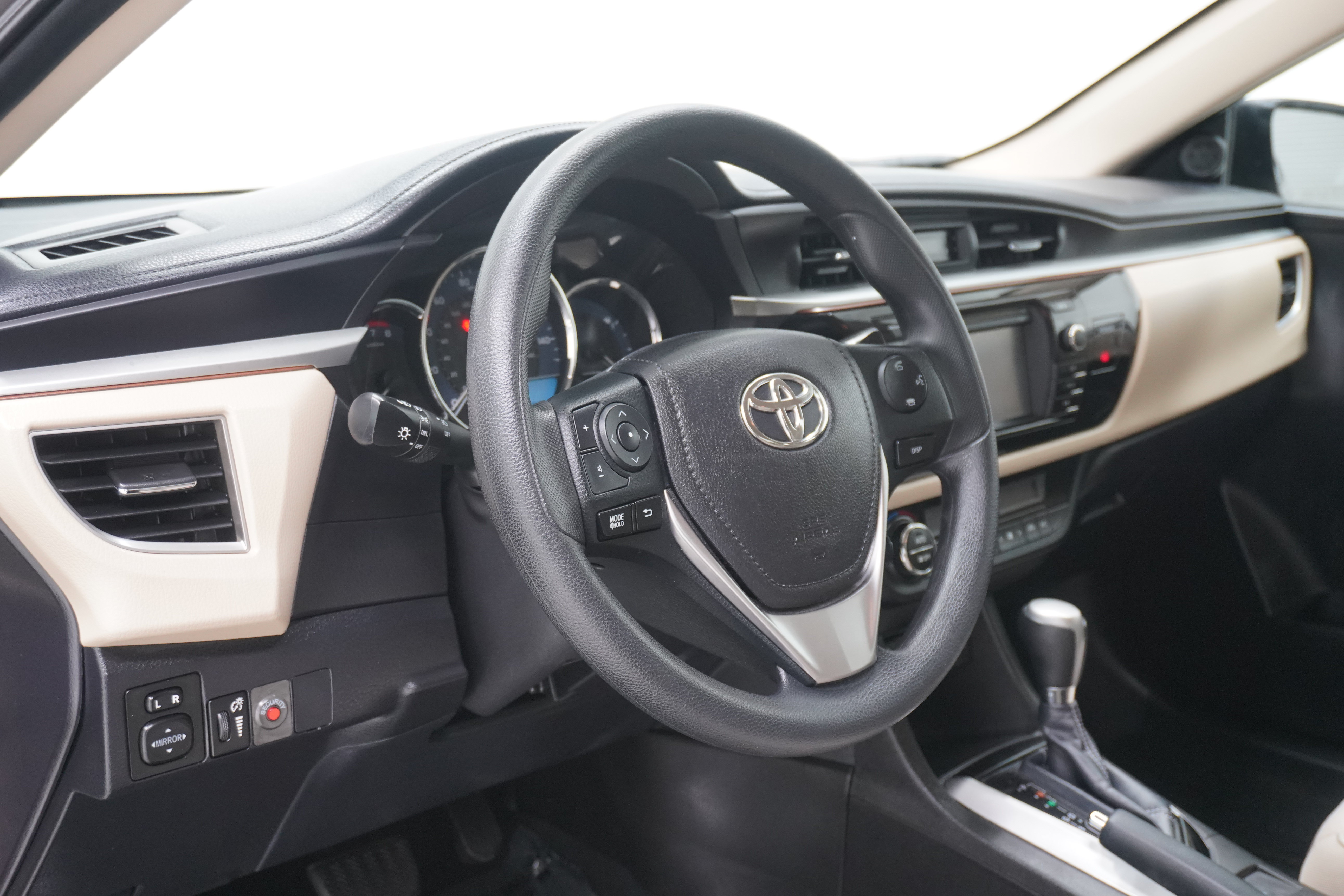 Used 2015 Toyota Corolla LE FWD image 10