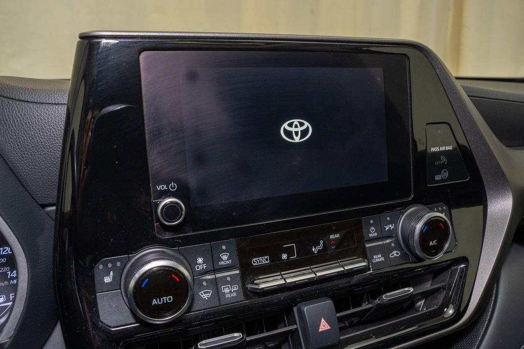 Used 2023 Toyota Highlander XLE image 14