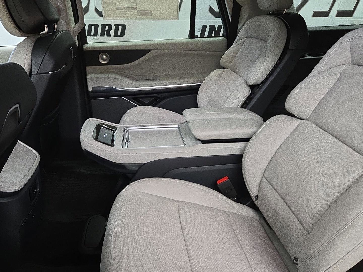 New 2025 Lincoln Navigator L Reserve AWD/4WD image 14
