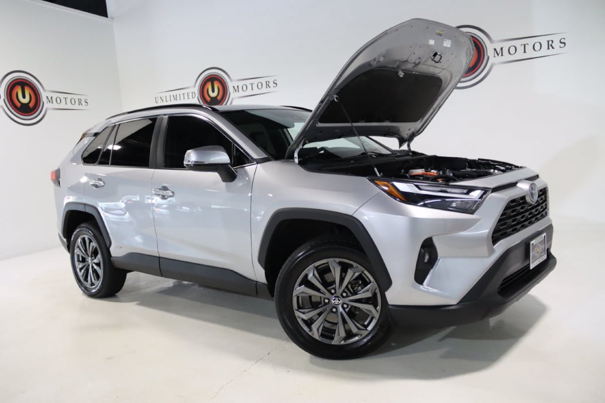 Used 2022 Toyota RAV4 XLE Premium AWD/4WD image 26