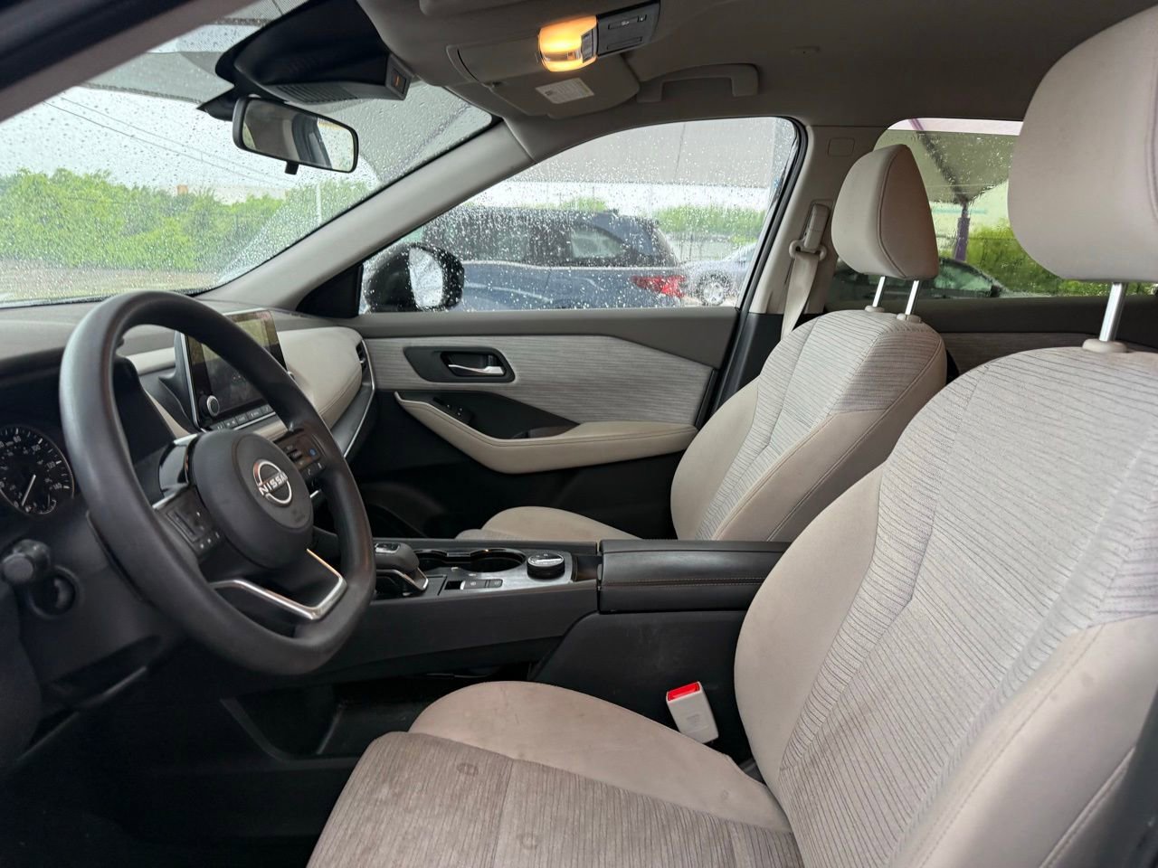 Used 2023 Nissan Rogue SV image 10