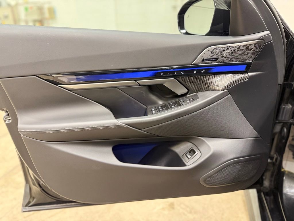 Used 2025 BMW M5 w/ Carbon Package image 34