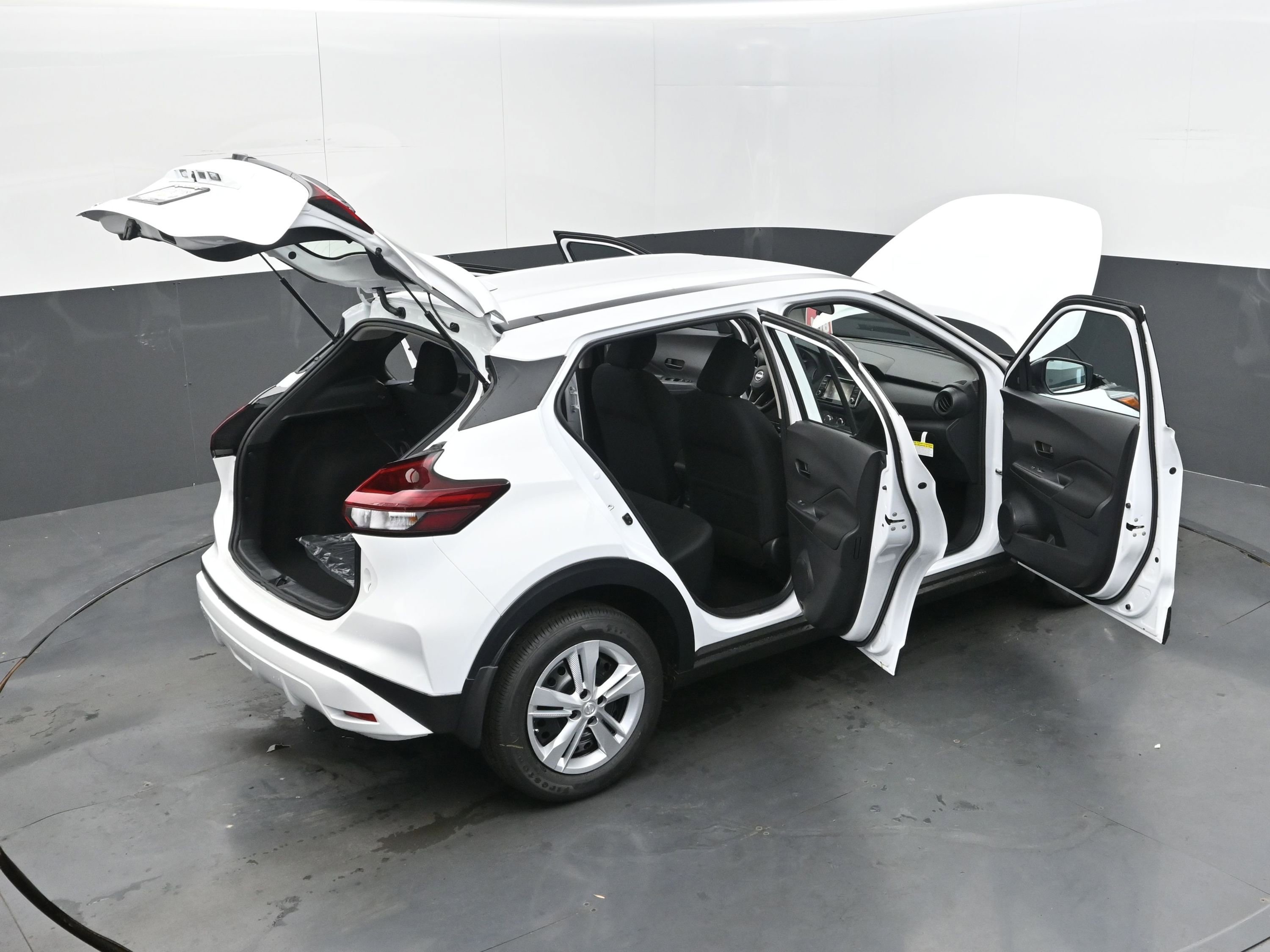 Certified 2025 Nissan Kicks Play S image 44