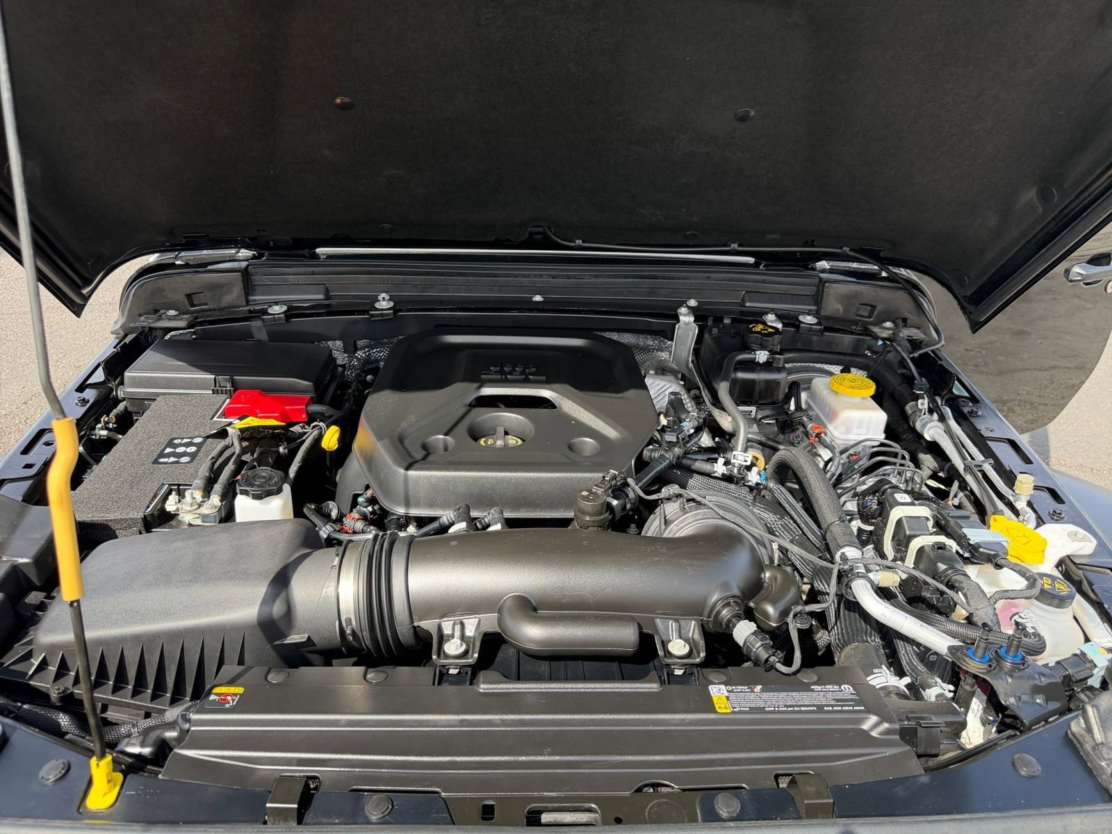 Used 2025 Jeep Wrangler Sport S image 31