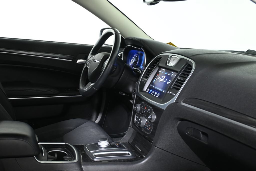 Used 2022 Chrysler 300 Touring w/ Sport Appearance Package AWD/4WD image 8