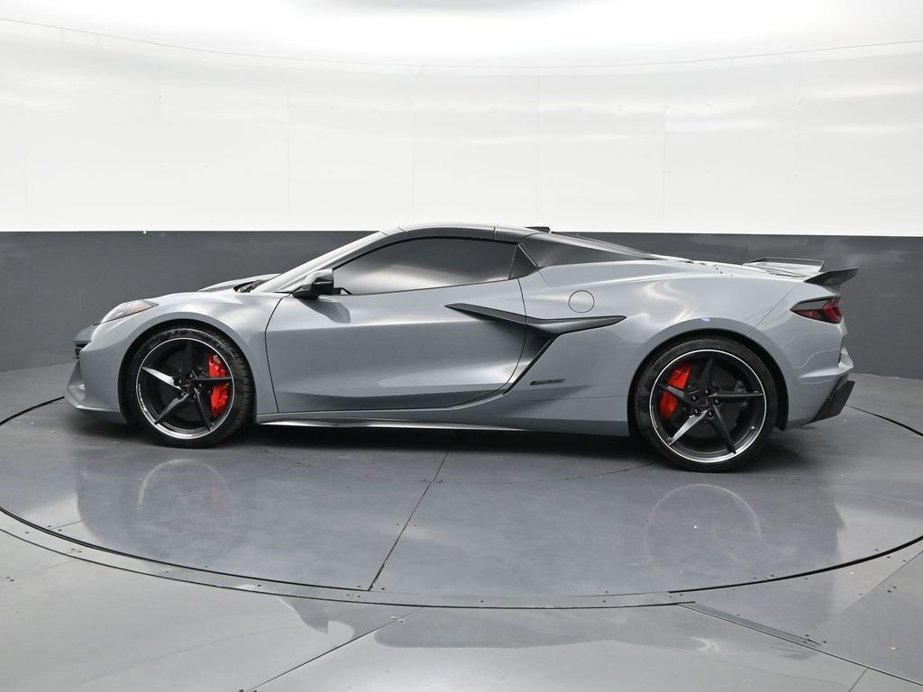 Used 2025 Chevrolet Corvette E-Ray w/ Stealth Interior Trim Package image 2