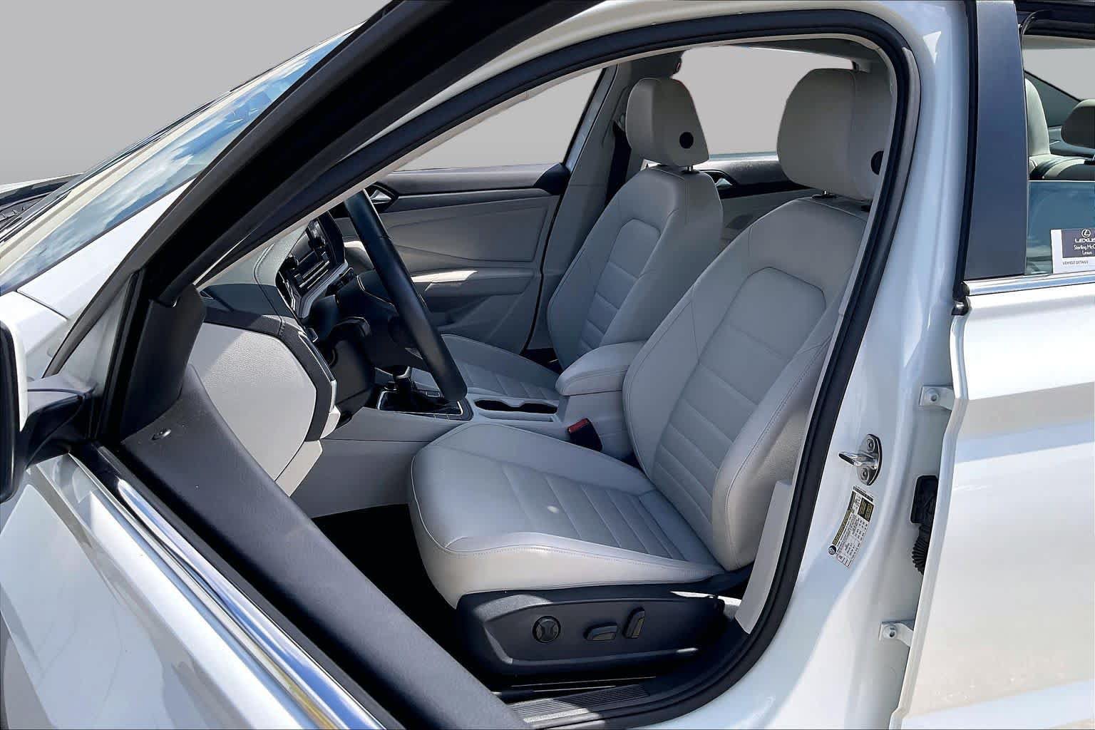 Used 2024 Volkswagen Jetta SE FWD image 7