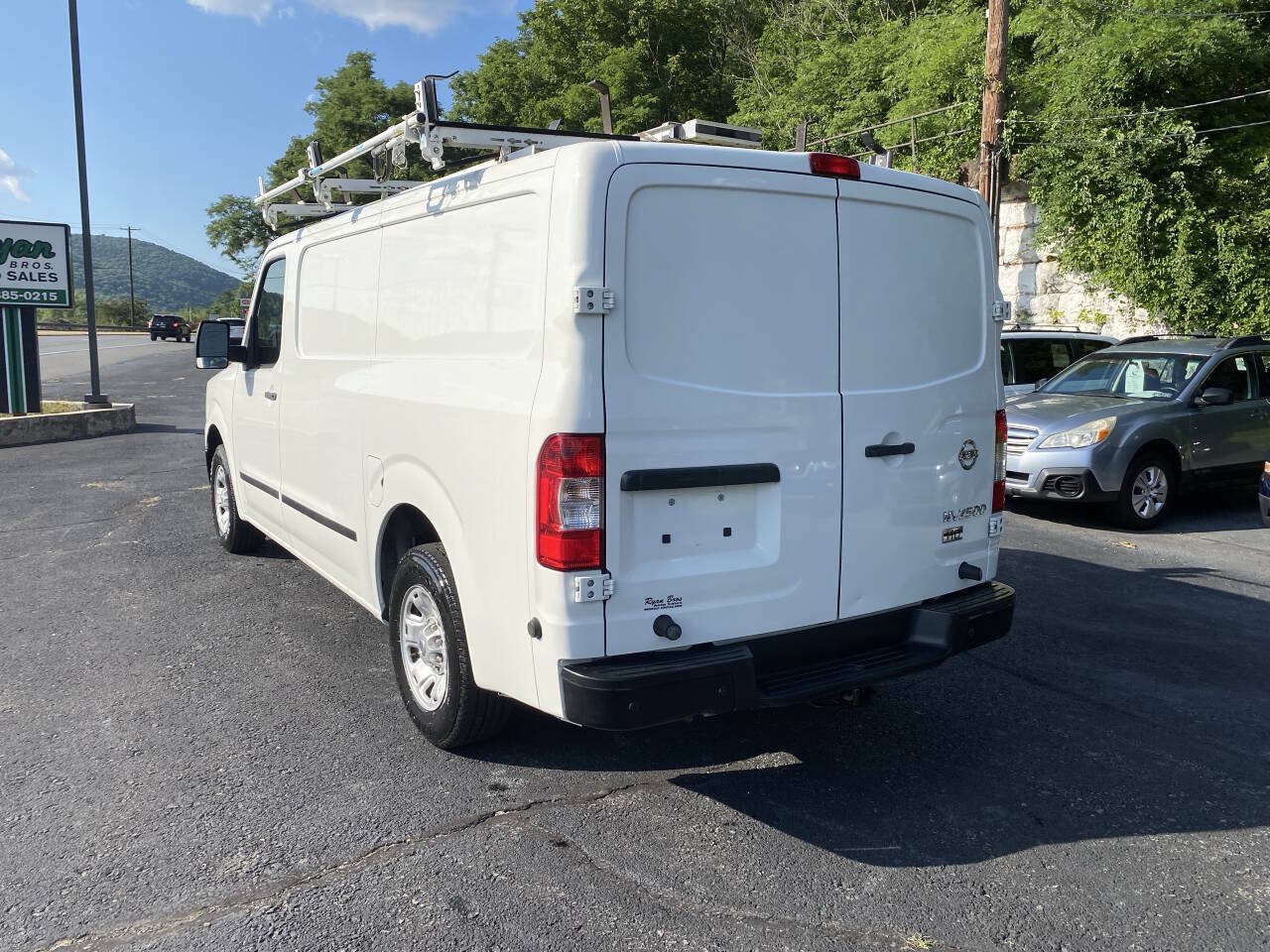 Used 2016 Nissan NV 2500 SV RWD image 3