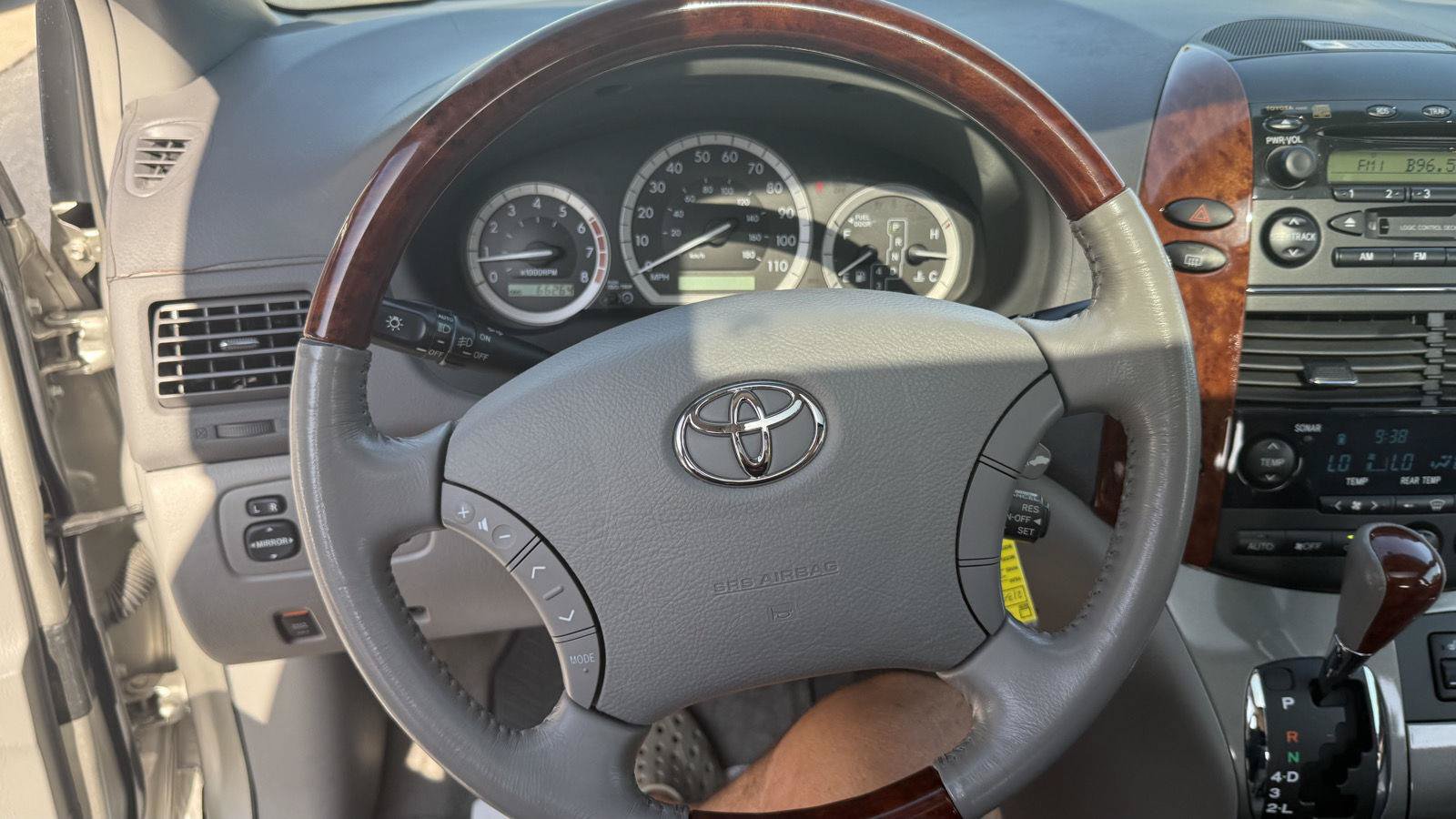 Used 2004 Toyota Sienna XLE Limited FWD image 31