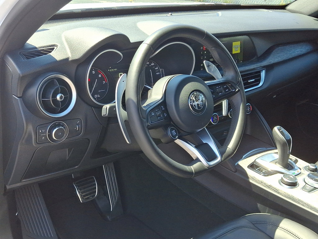 Used 2023 Alfa Romeo Stelvio Sprint image 25