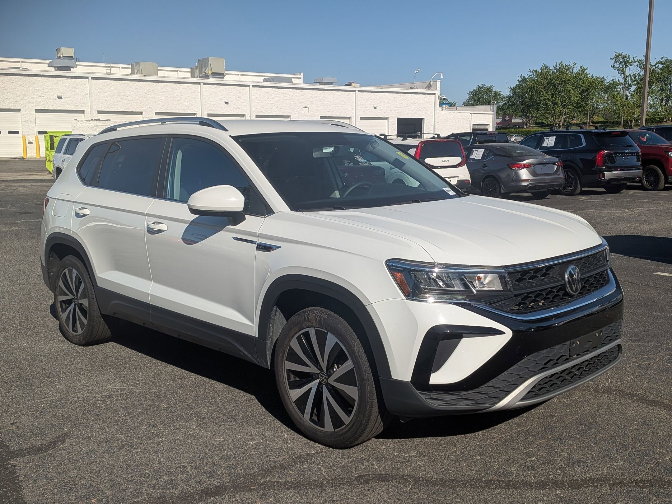 Used 2022 Volkswagen Taos SE AWD/4WD image 2