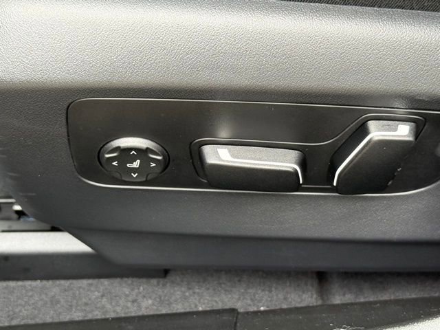 Used 2025 BMW i5 xDrive40 w/ Executive Package image 21
