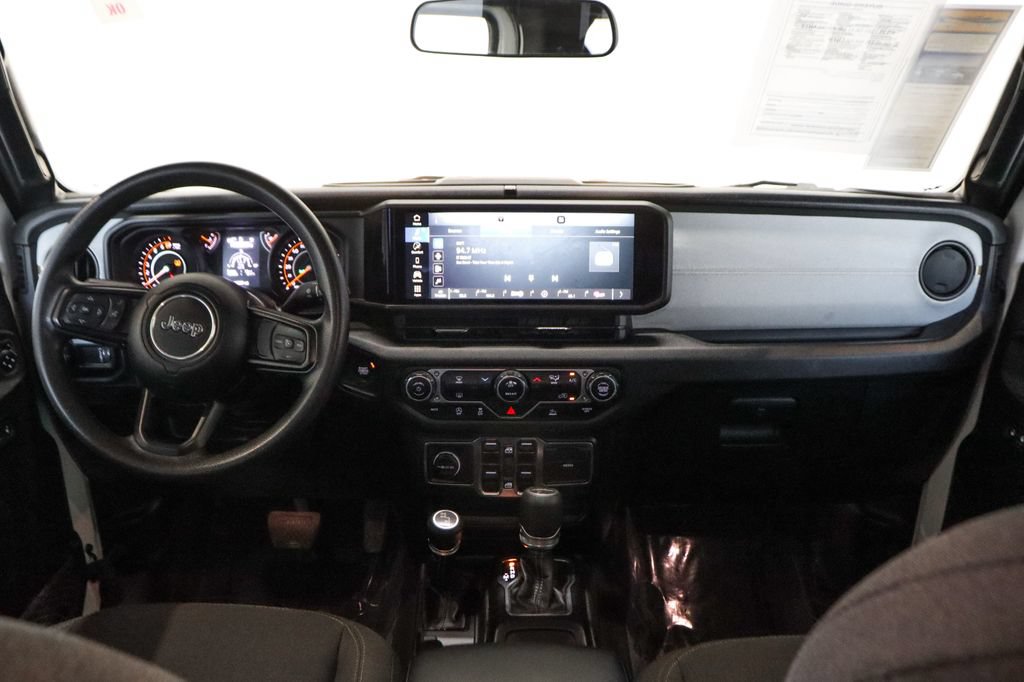 Used 2025 Jeep Gladiator Sport AWD/4WD image 26