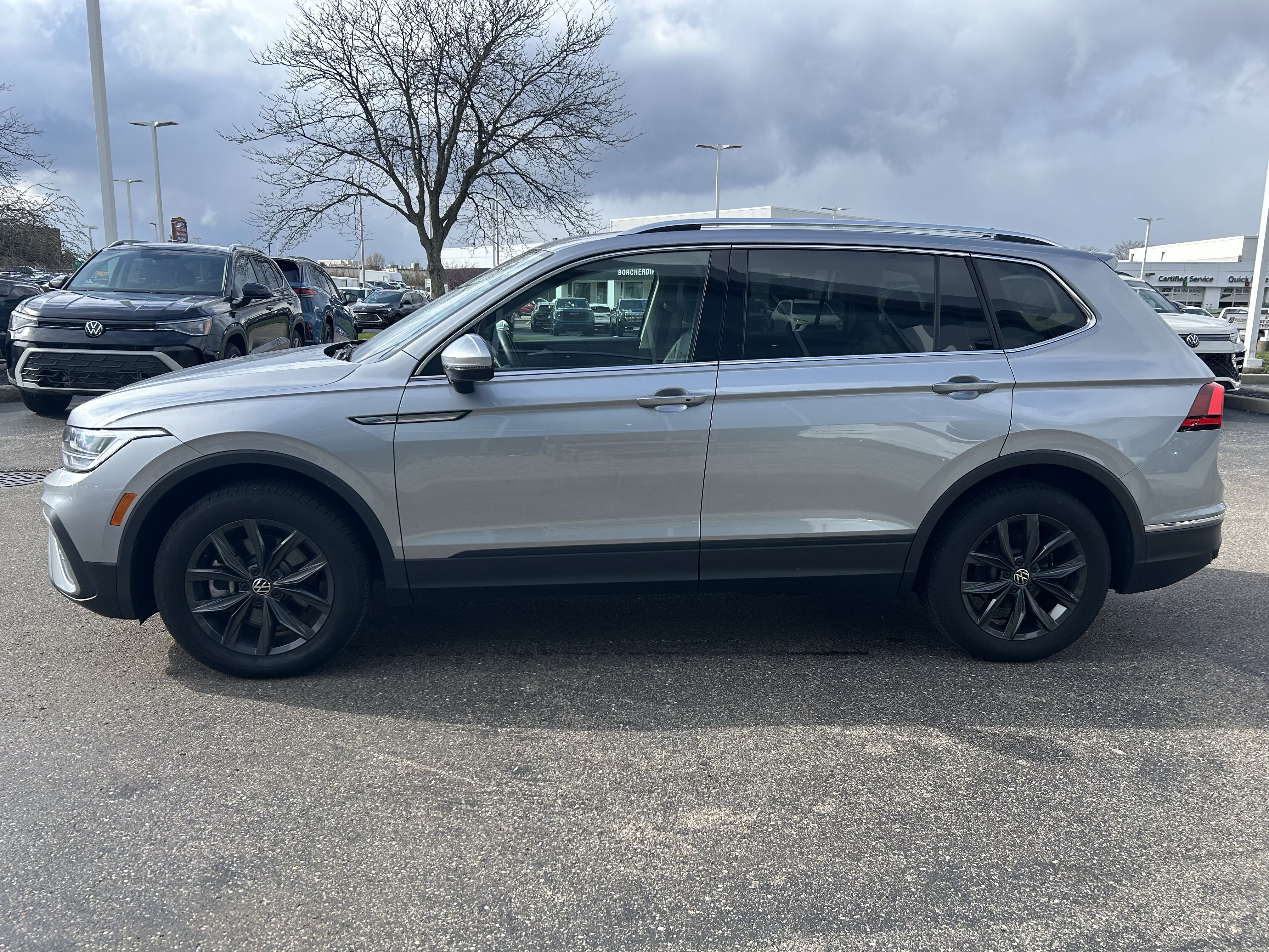 Certified 2024 Volkswagen Tiguan SE w/ Panoramic Sunroof Package image 4