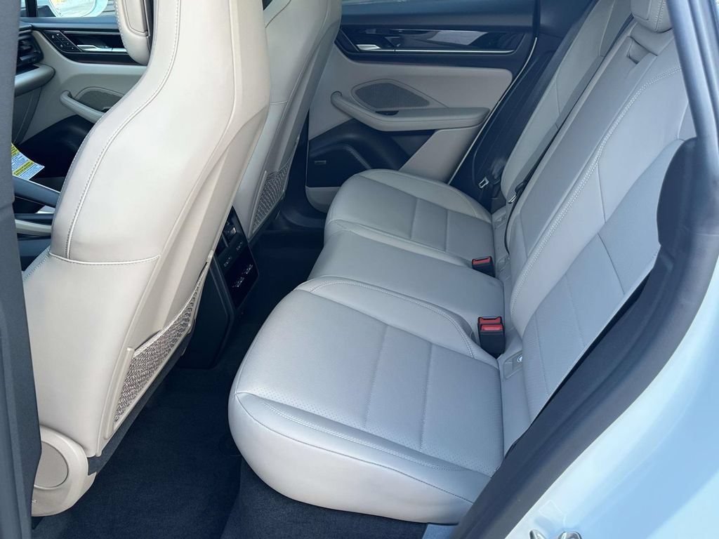 New 2025 Porsche Macan 4S Electric AWD/4WD image 13