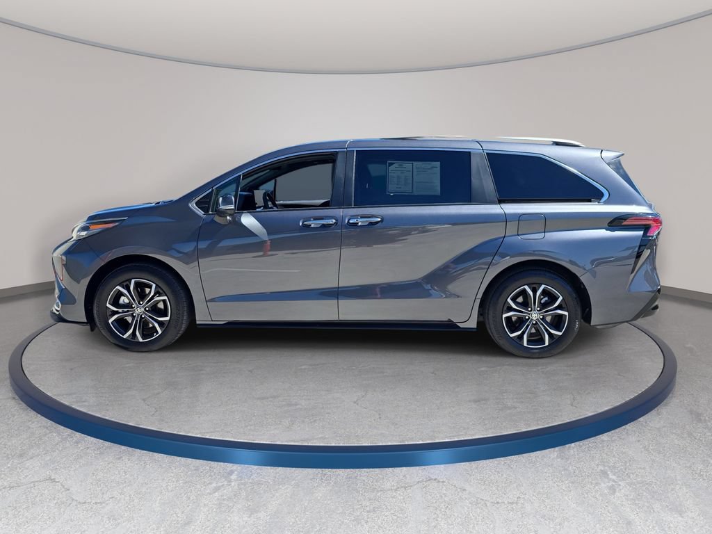 Used 2025 Toyota Sienna Platinum AWD/4WD image 9