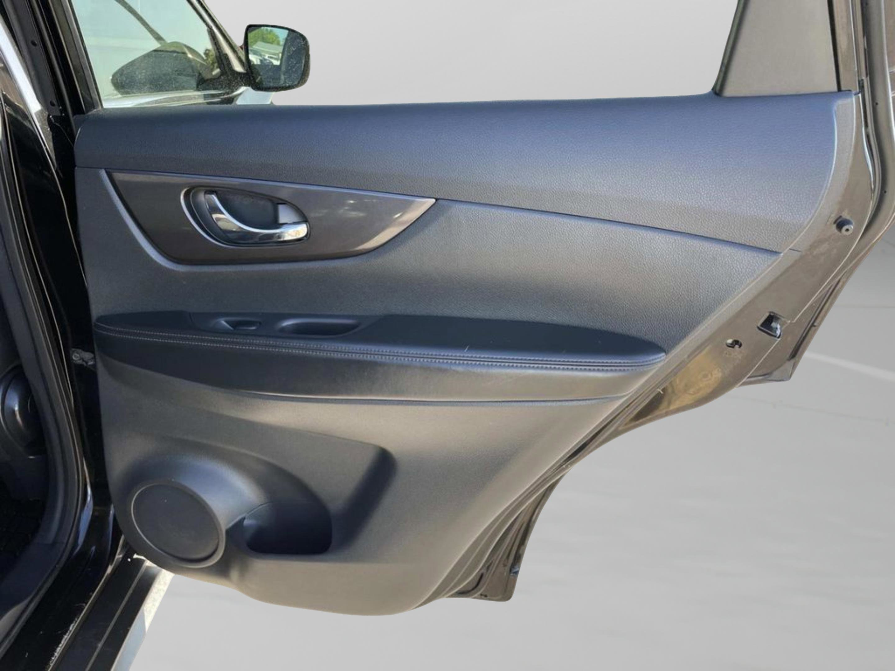 Used 2019 Nissan Rogue SV image 14