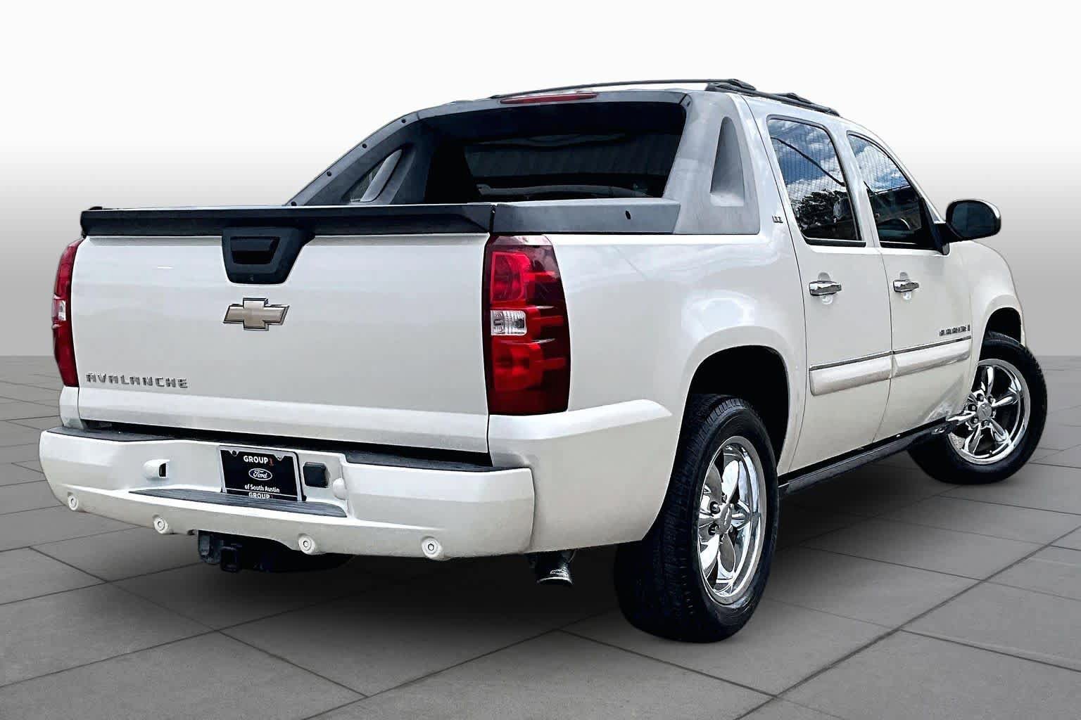 Used 2008 Chevrolet Avalanche LTZ w/ LTZ Preferred Equipment Group RWD image 13