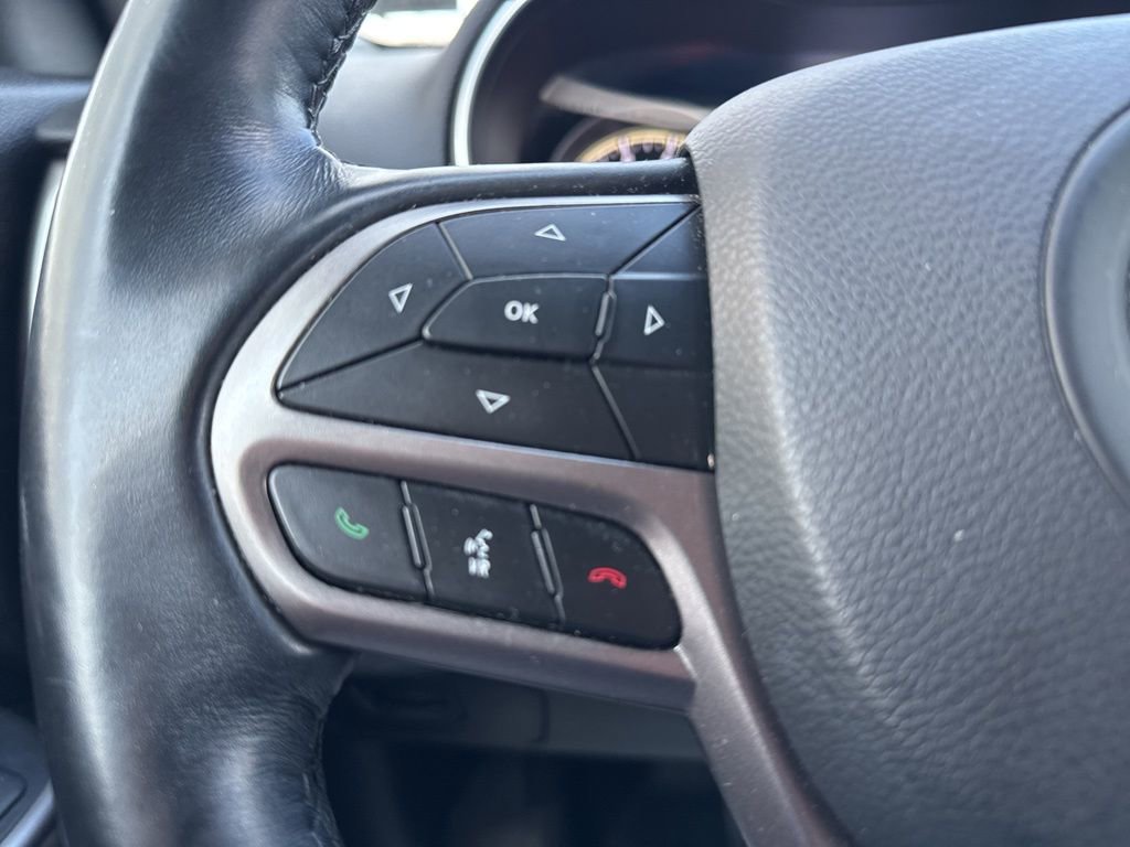 Used 2021 Jeep Cherokee Latitude Lux w/ Comfort/Convenience Group AWD/4WD image 15