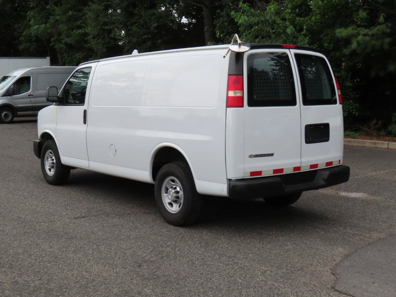 Used 2015 Chevrolet Express 2500 RWD image 4