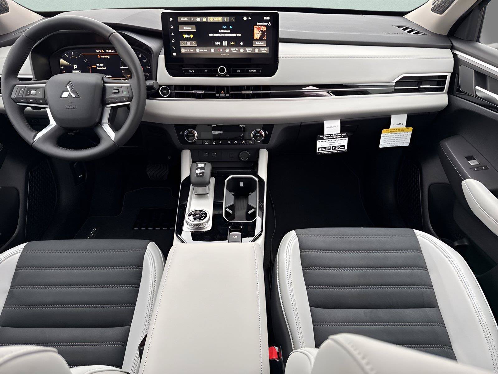Used 2025 Mitsubishi Outlander SE AWD/4WD image 21