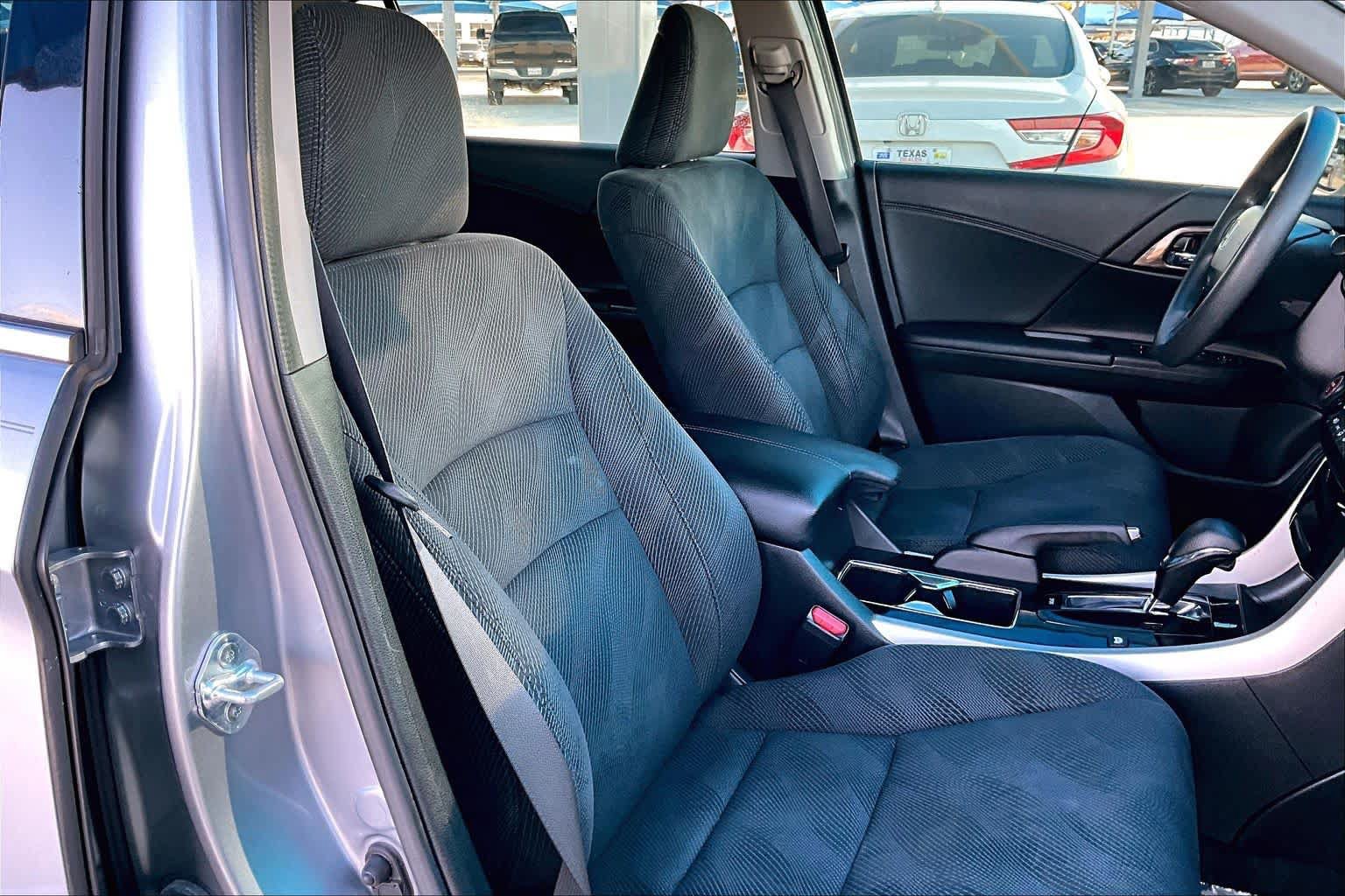 Used 2017 Honda Accord Hybrid Sedan image 9