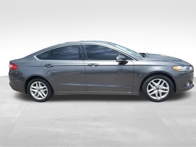 Used 2015 Ford Fusion SE w/ Equipment Group 202A FWD image 3