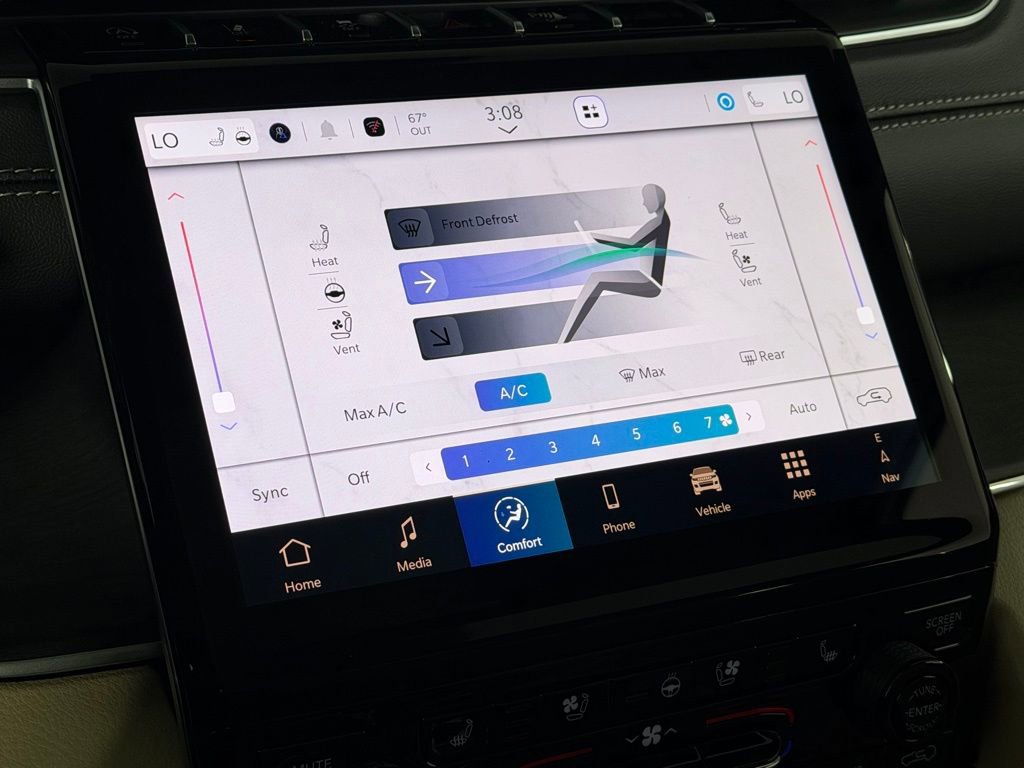 Used 2025 Jeep Grand Cherokee Limited w/ Luxury Tech Group II image 19