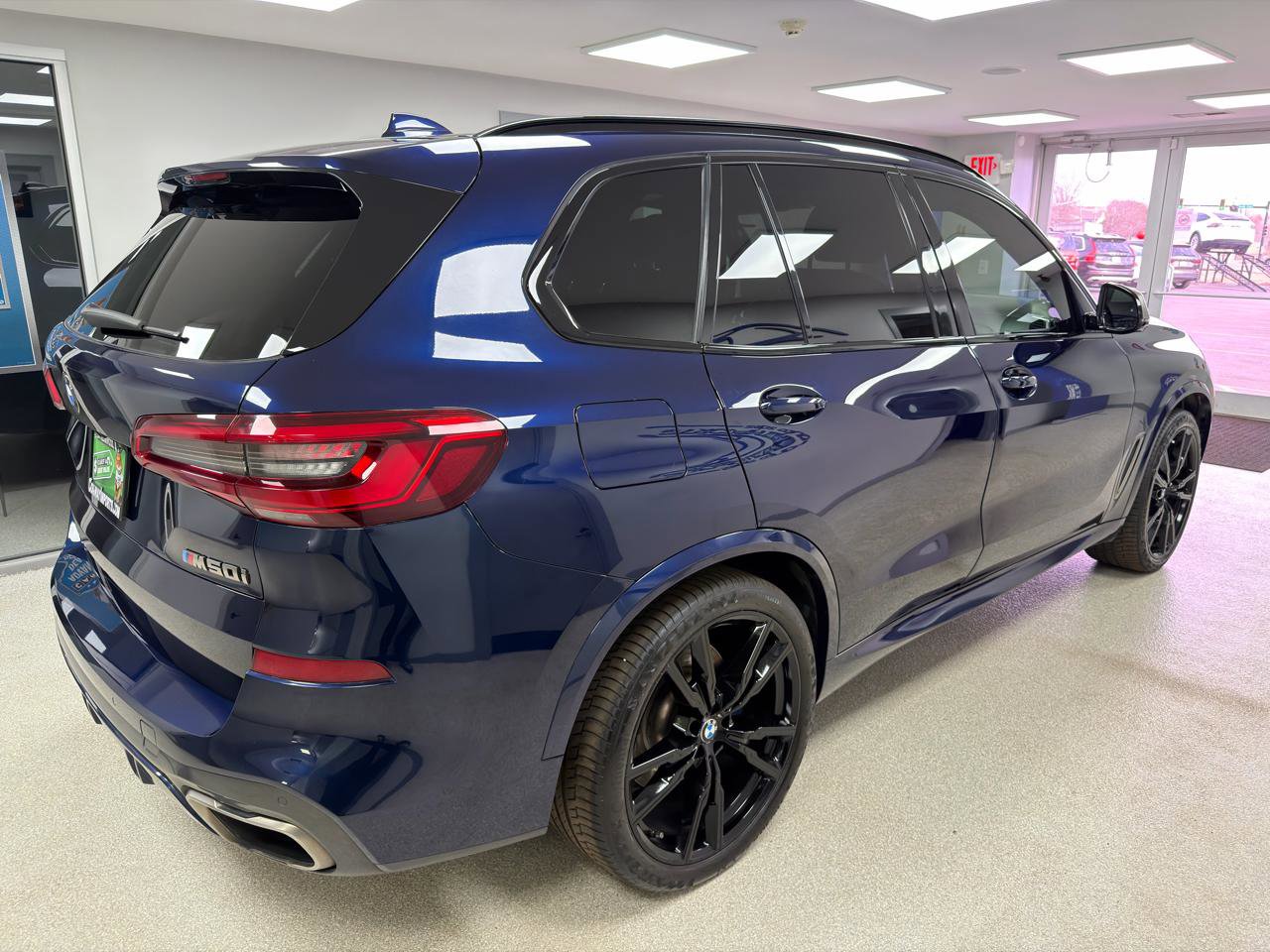 Used 2020 BMW X5 M50i w/ Executive Package image 3