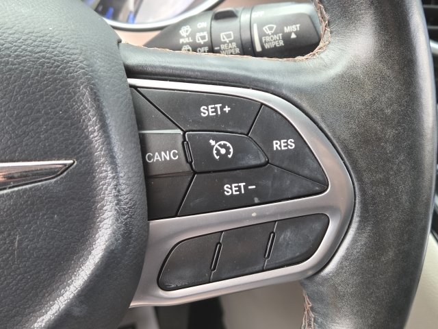 Used 2017 Chrysler Pacifica Touring-L Plus w/ Tire & Wheel Group FWD image 8
